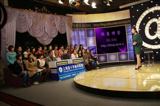 参与“陈蓉博客”节目录制的嘉宾及可爱的“白衣天使”们