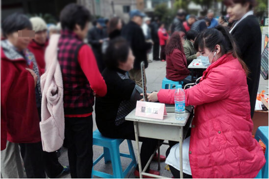 上海蓝十字脑科医院爱心公益咨询活动