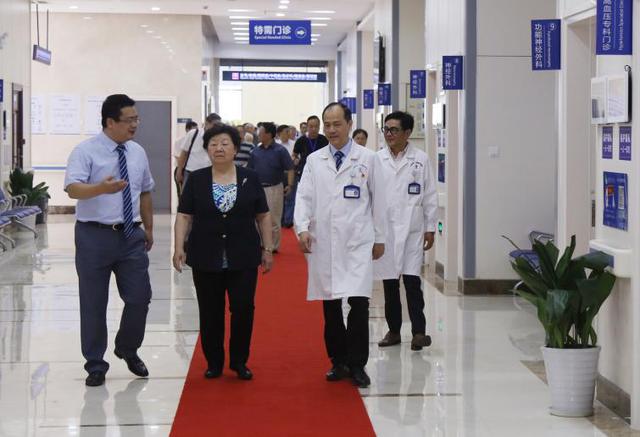 �Ϻ�����Эѧϰ����л���ҽԺ �ı�����ҽ������ѡ�����