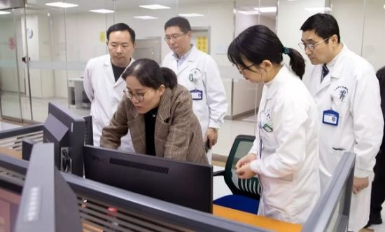 ͼ�� 11��26�չ����Է�ί����ר�����ֳ��˲顣