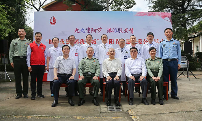 �ž����� ӵ���������Ϻ���ʮ���Կ�ҽԺҽ��־Ը��Ϊ���۾��˼��������Ͻ�������