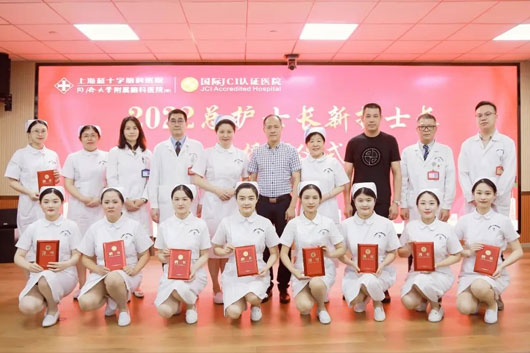 蓝色征程 “竞”享驰骋 | 蓝十字脑科医院为新履任护士长举行授帽仪式