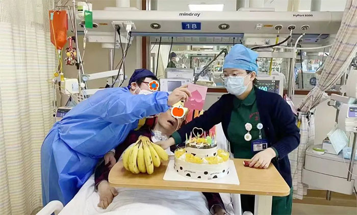 ��ů���� Я��������������һλ���߼���������