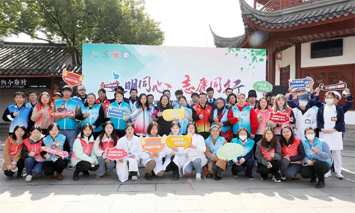 �����׷澫�� ����ʹ����������ʮ���Կ�ҽԺ־Ը�����Ĳ�ͣЪ