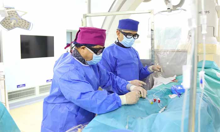 ���衰��Ĭ���Թ������������Զ������������˽���